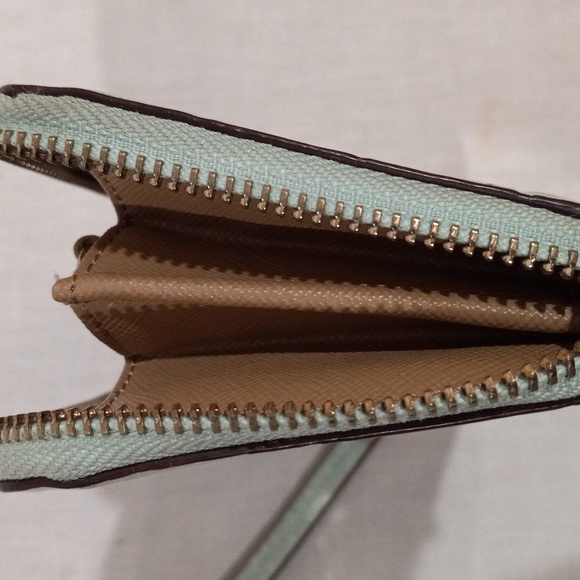 Women's Wallet - Picture 6 of 11